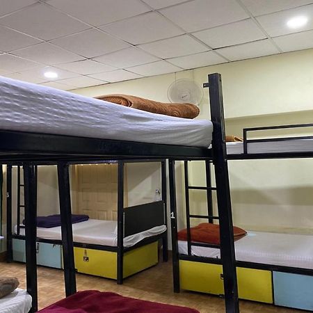 Vagabond Stay Hostel Варанаси Екстериор снимка