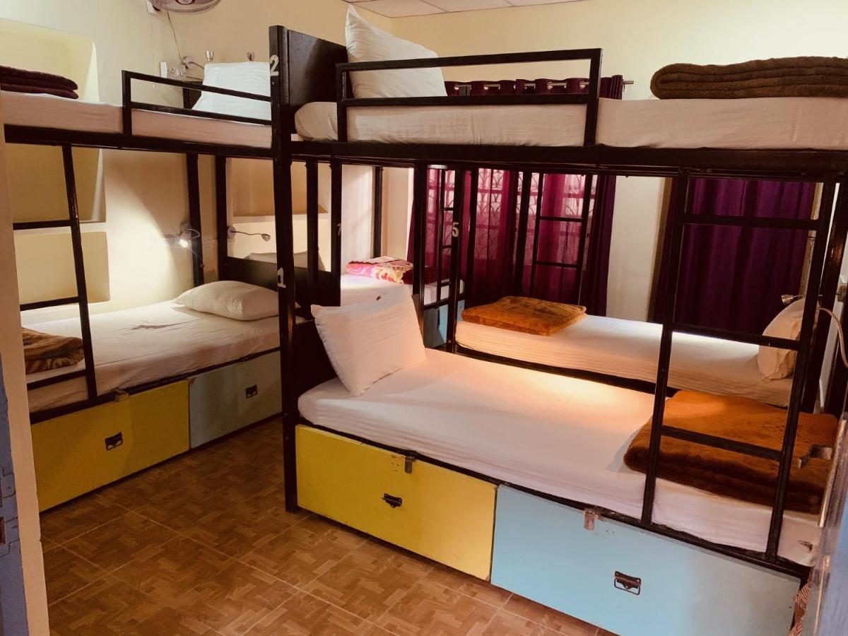 Vagabond Stay Hostel Варанаси Екстериор снимка