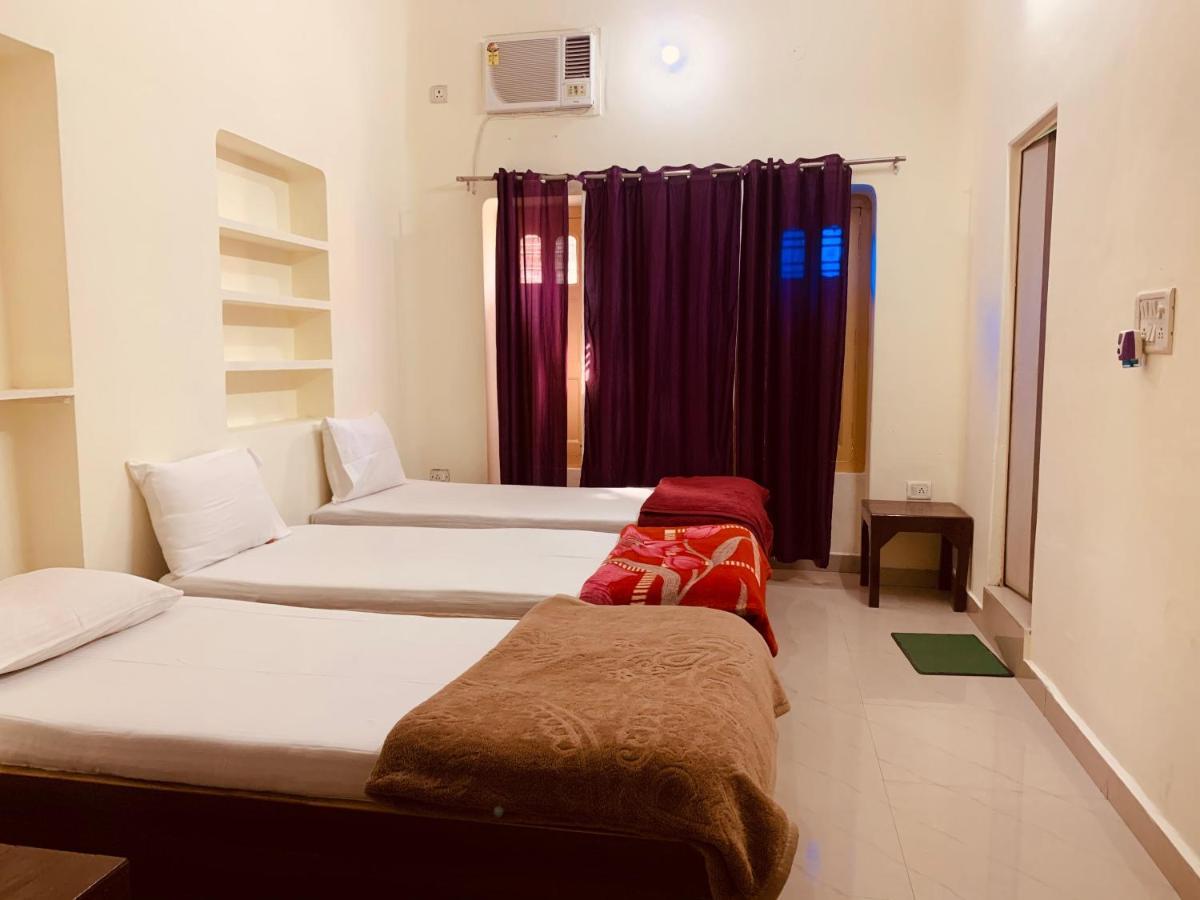 Vagabond Stay Hostel Варанаси Екстериор снимка