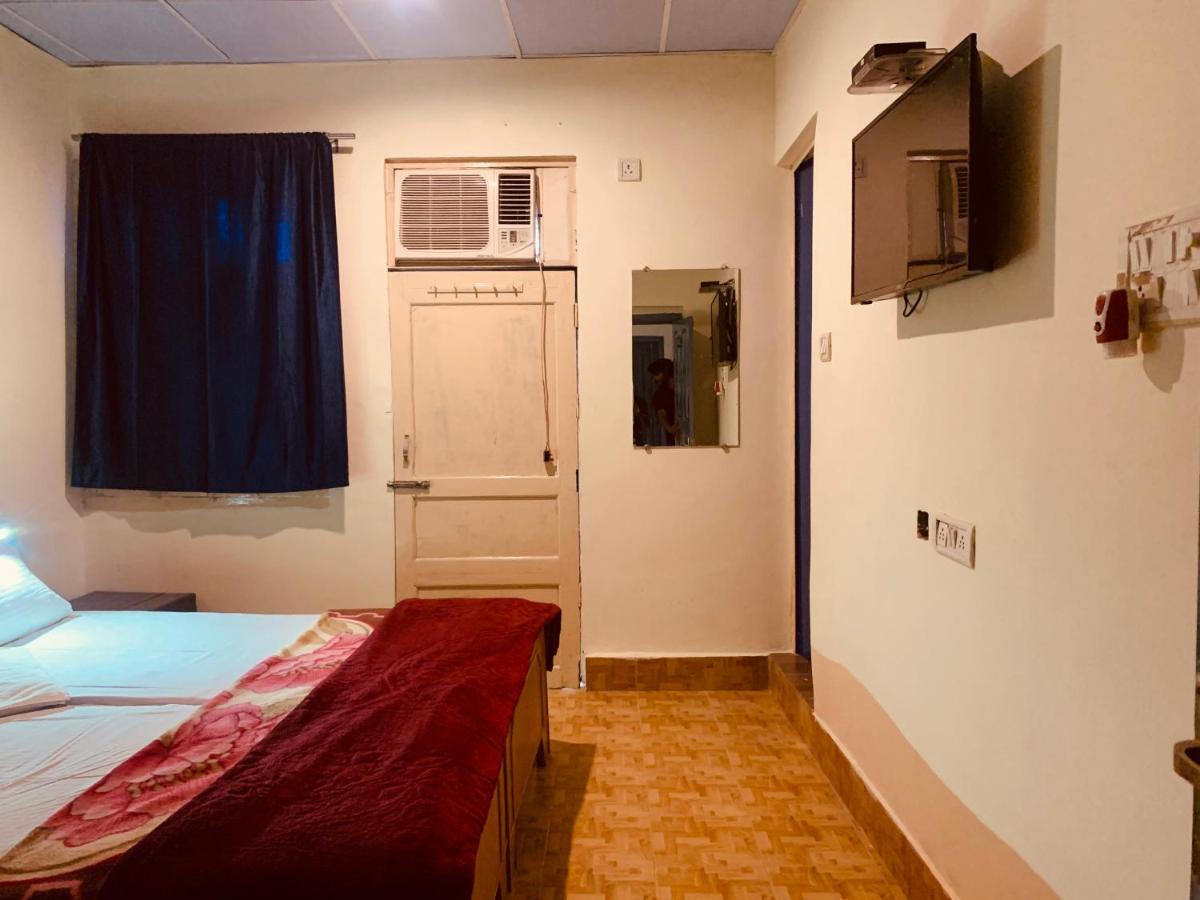 Vagabond Stay Hostel Варанаси Екстериор снимка