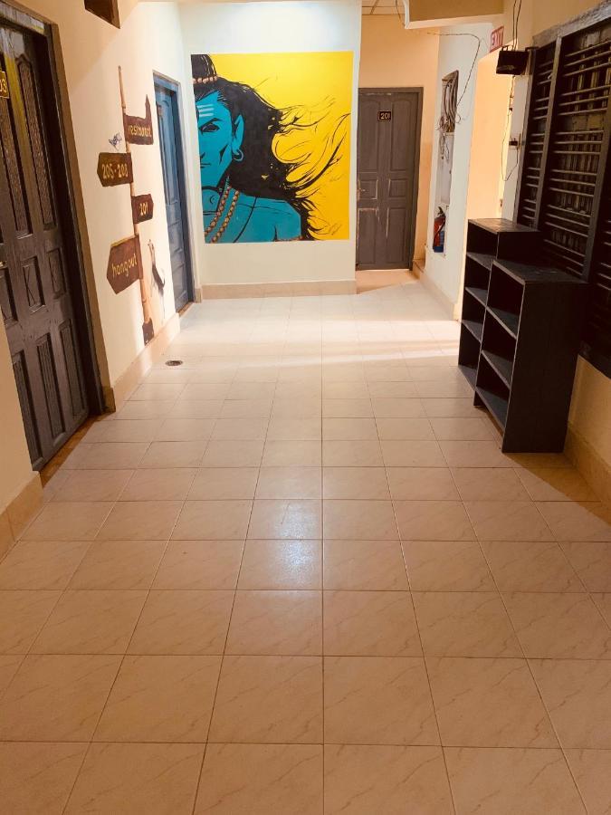 Vagabond Stay Hostel Варанаси Екстериор снимка