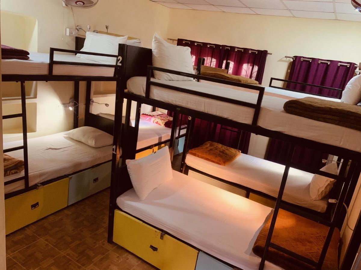 Vagabond Stay Hostel Варанаси Екстериор снимка