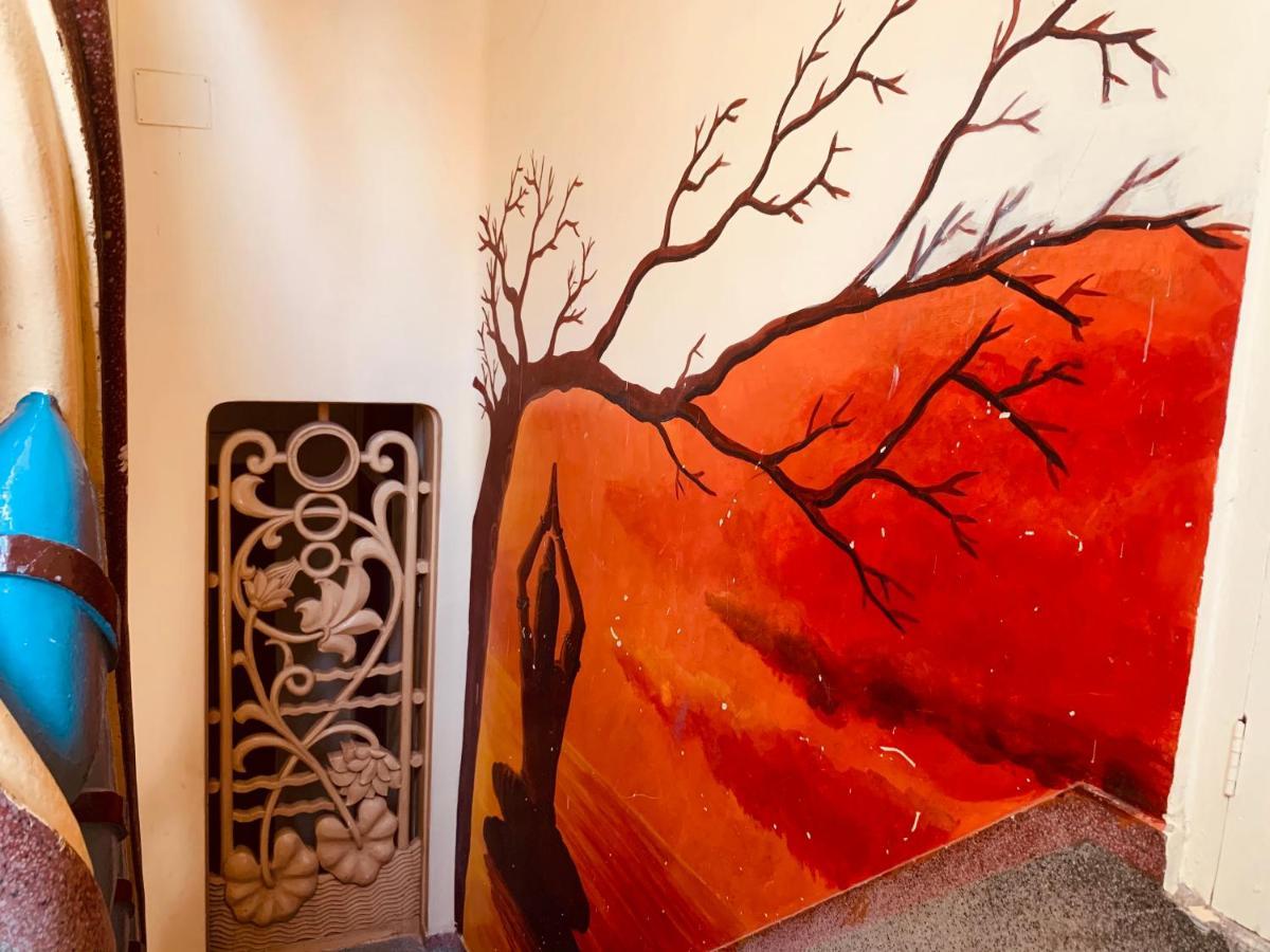 Vagabond Stay Hostel Варанаси Екстериор снимка