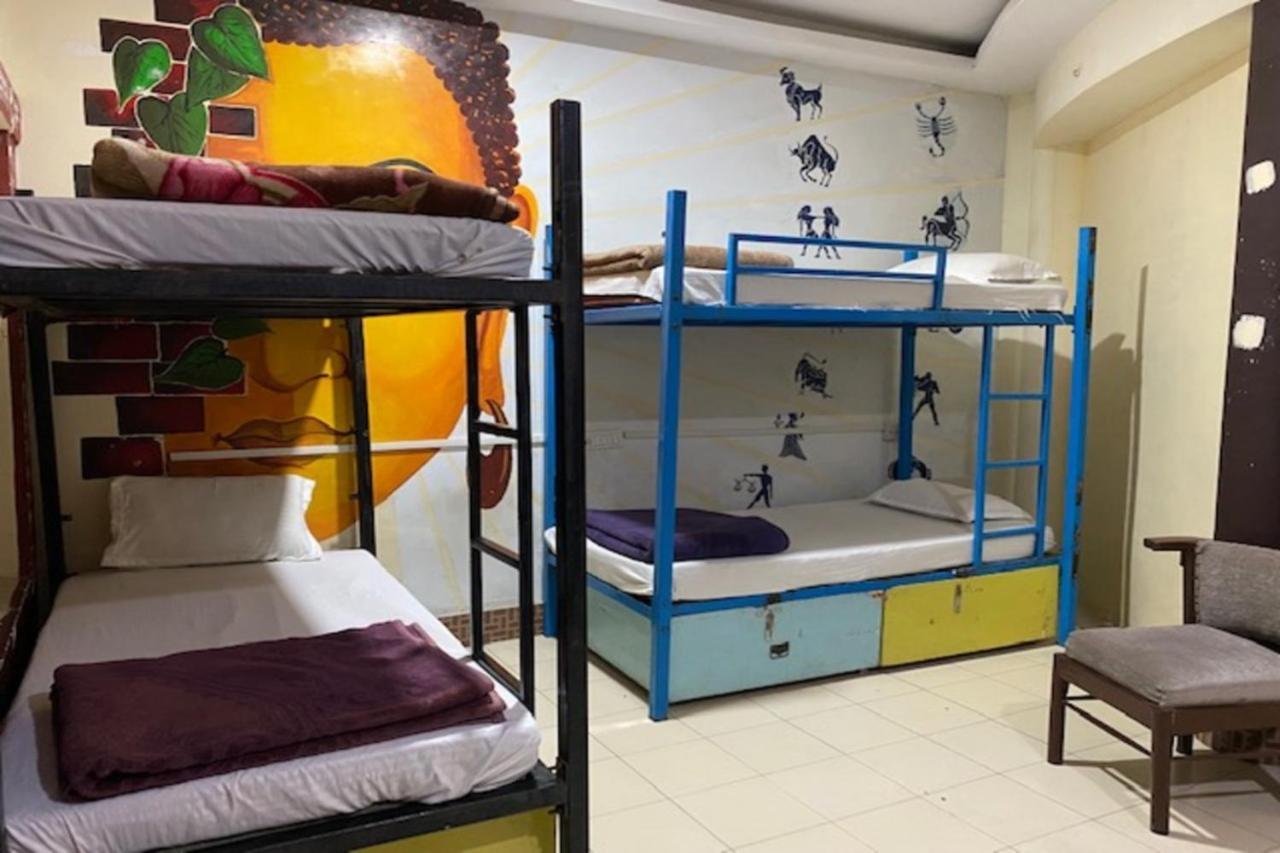 Vagabond Stay Hostel Варанаси Екстериор снимка