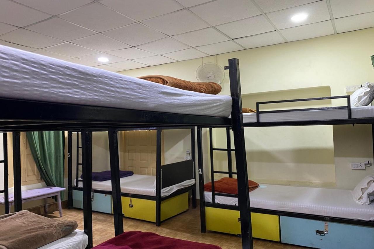 Vagabond Stay Hostel Варанаси Екстериор снимка