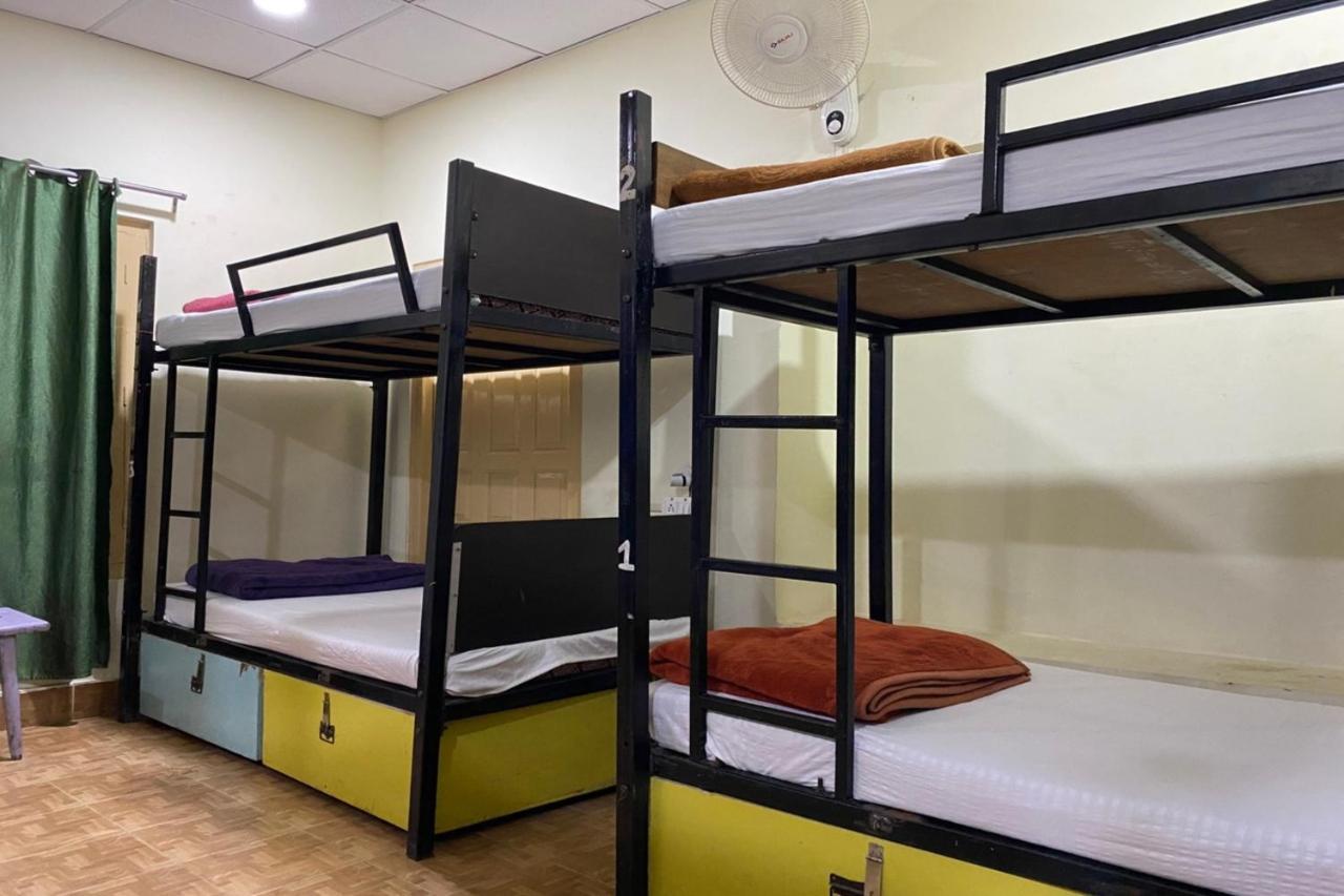 Vagabond Stay Hostel Варанаси Екстериор снимка