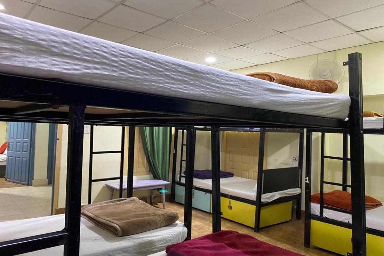 Vagabond Stay Hostel Варанаси Екстериор снимка