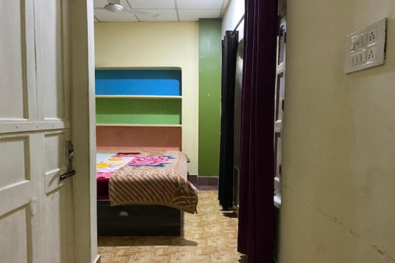 Vagabond Stay Hostel Варанаси Екстериор снимка