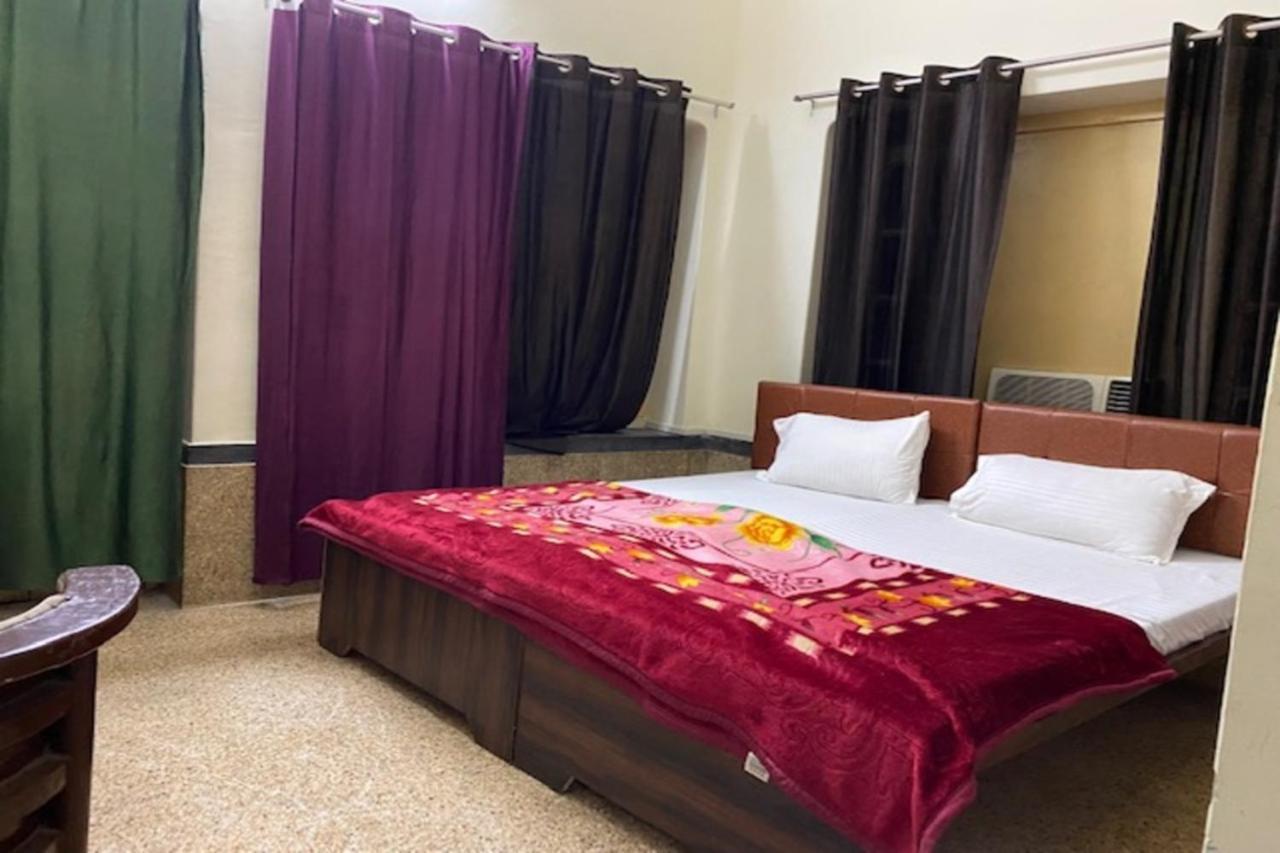 Vagabond Stay Hostel Варанаси Екстериор снимка