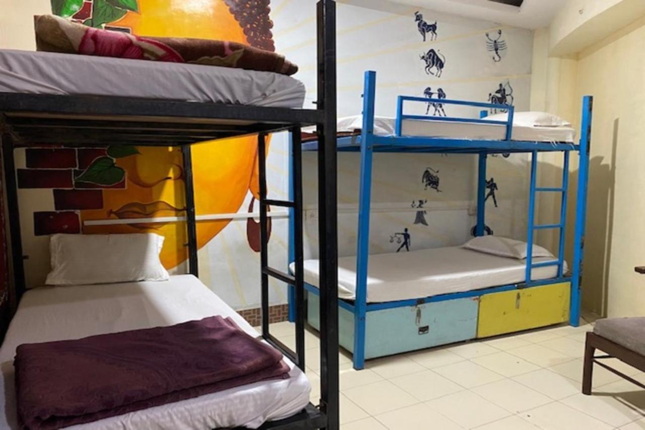 Vagabond Stay Hostel Варанаси Екстериор снимка