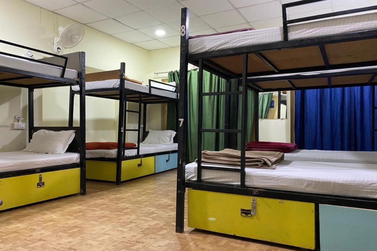 Vagabond Stay Hostel Варанаси Екстериор снимка