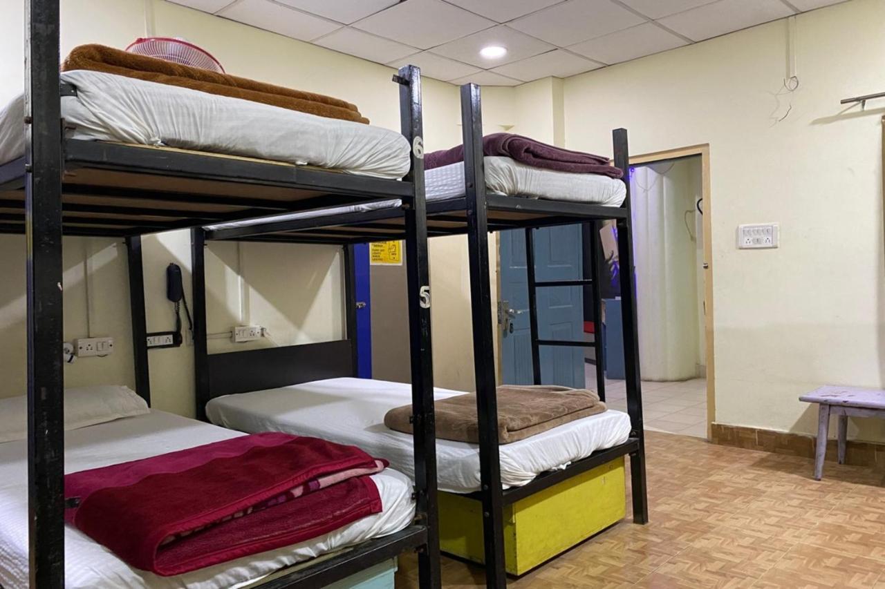 Vagabond Stay Hostel Варанаси Екстериор снимка