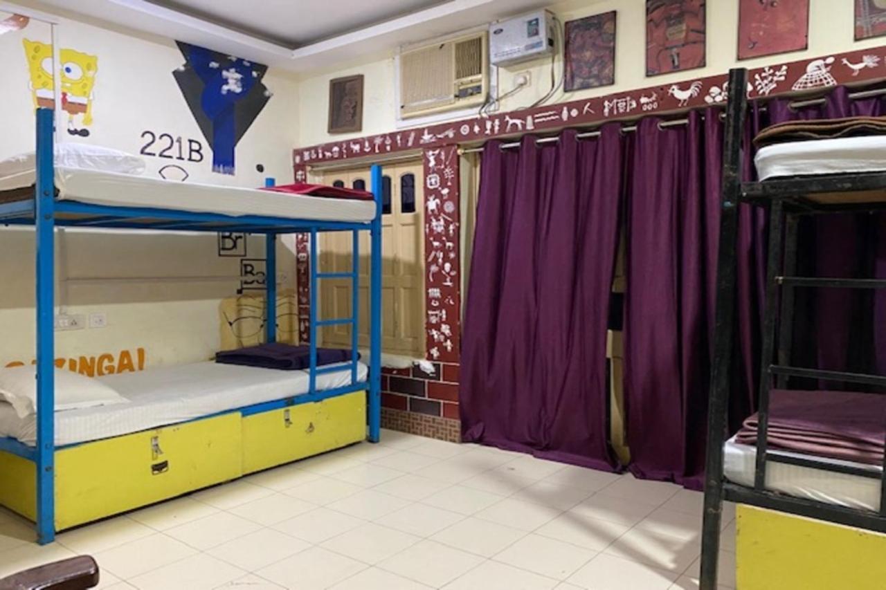 Vagabond Stay Hostel Варанаси Екстериор снимка