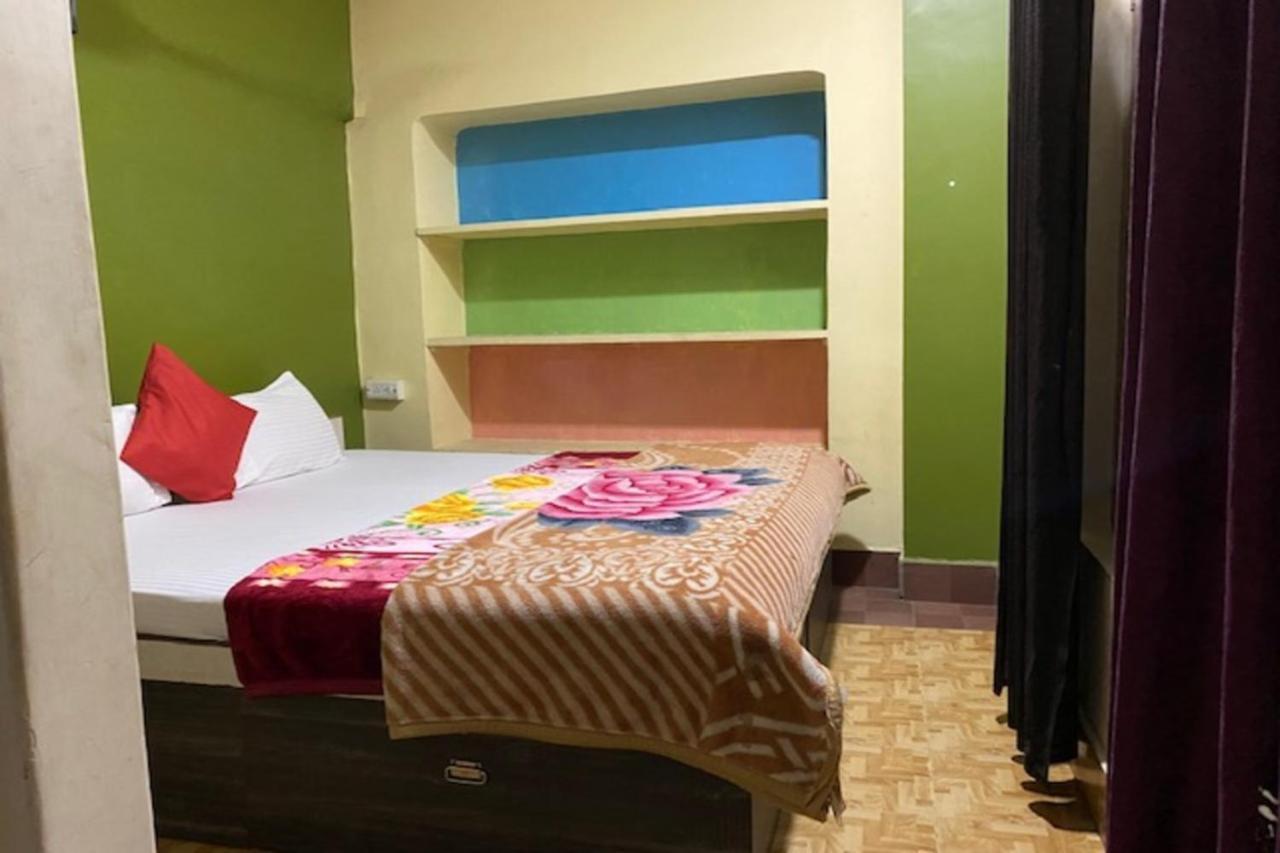 Vagabond Stay Hostel Варанаси Екстериор снимка