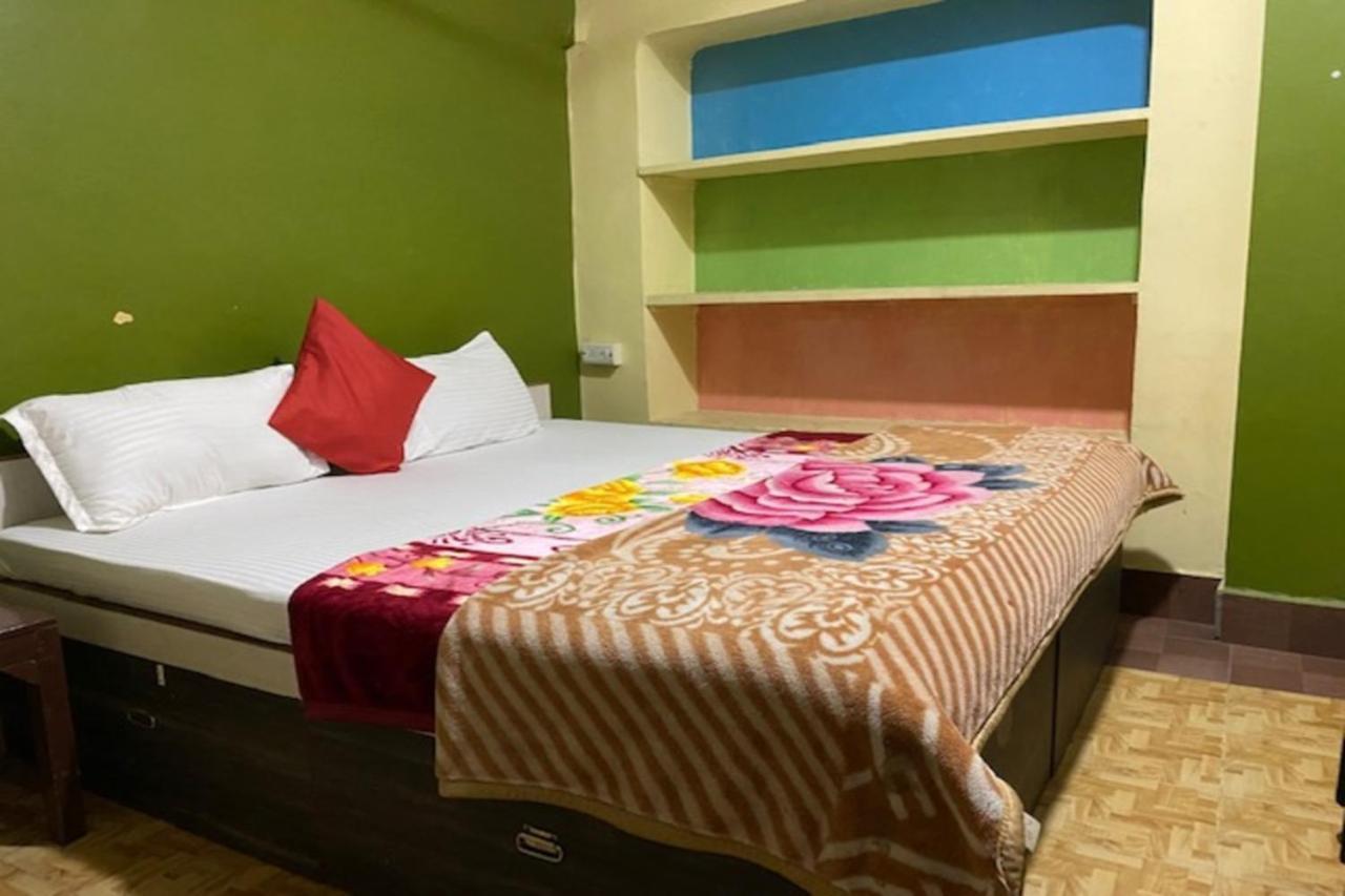 Vagabond Stay Hostel Варанаси Екстериор снимка