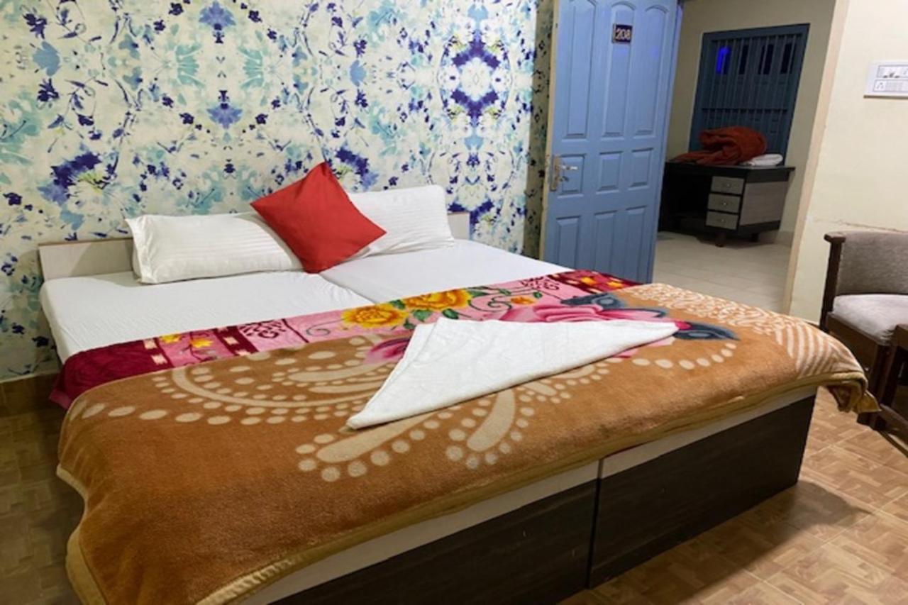 Vagabond Stay Hostel Варанаси Екстериор снимка