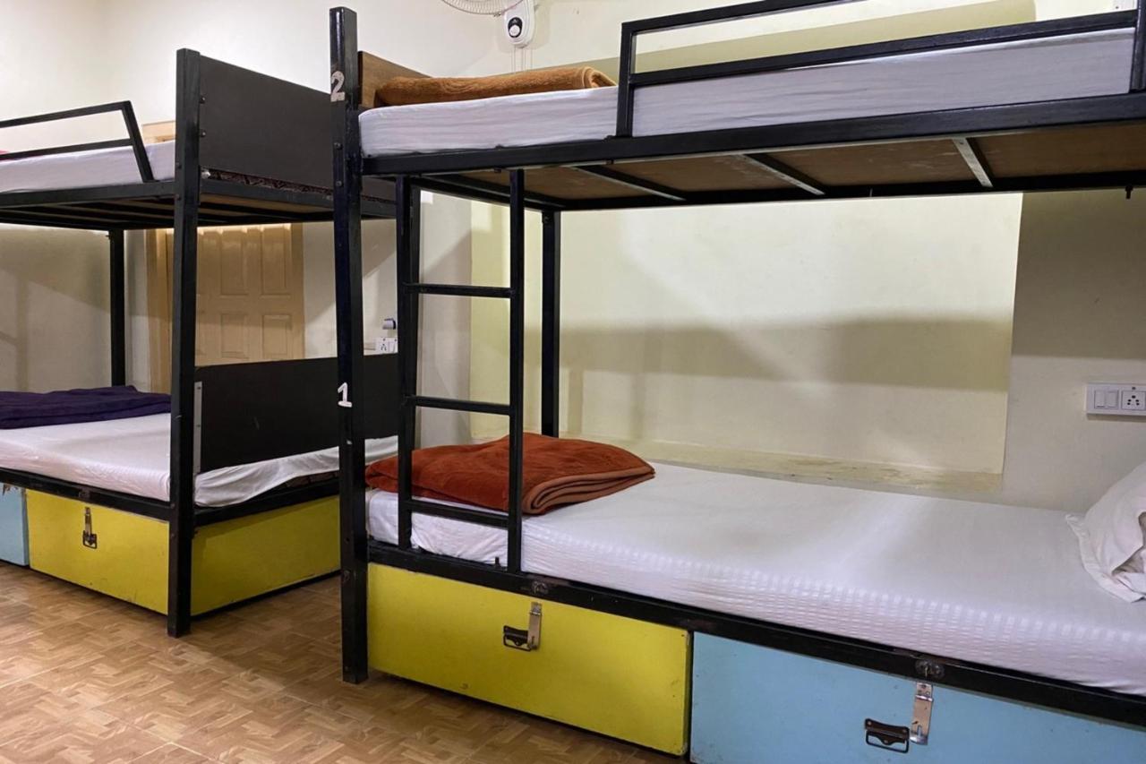 Vagabond Stay Hostel Варанаси Екстериор снимка
