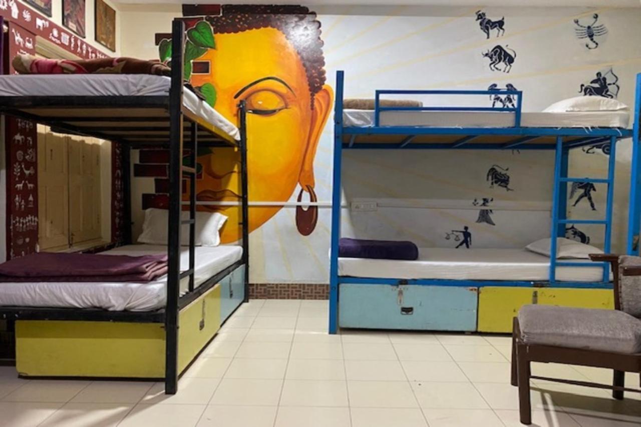 Vagabond Stay Hostel Варанаси Екстериор снимка