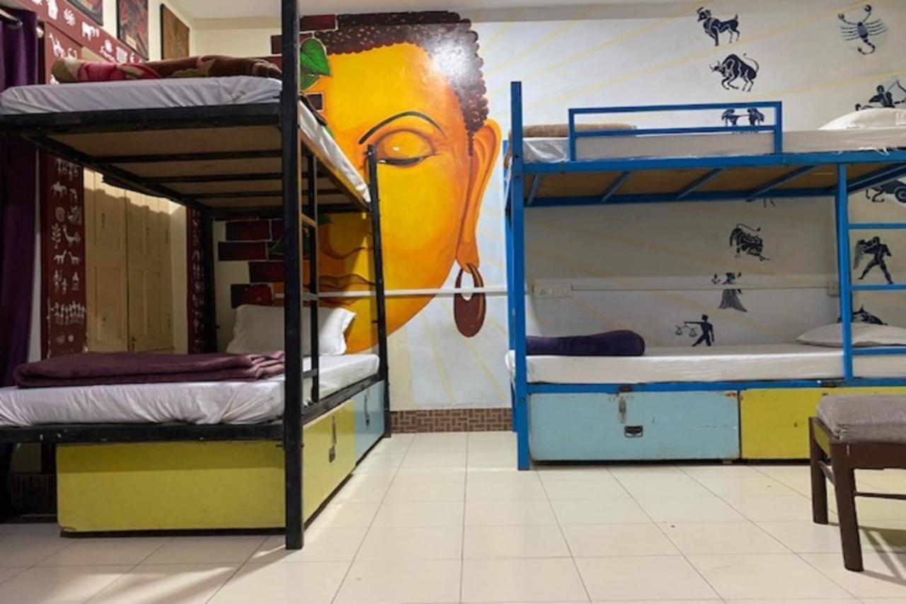 Vagabond Stay Hostel Варанаси Екстериор снимка