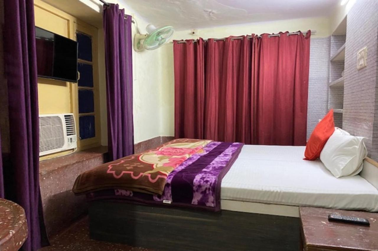 Vagabond Stay Hostel Варанаси Екстериор снимка