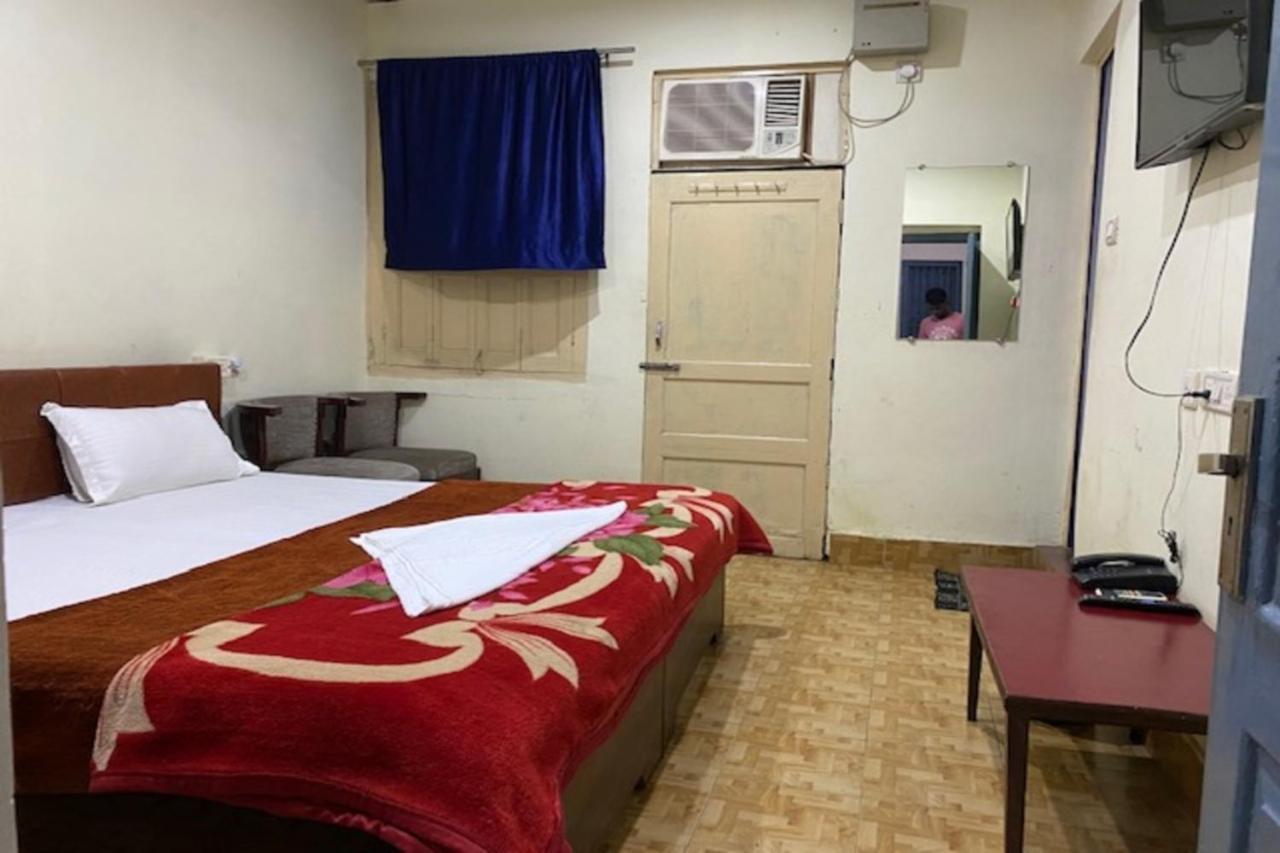 Vagabond Stay Hostel Варанаси Екстериор снимка