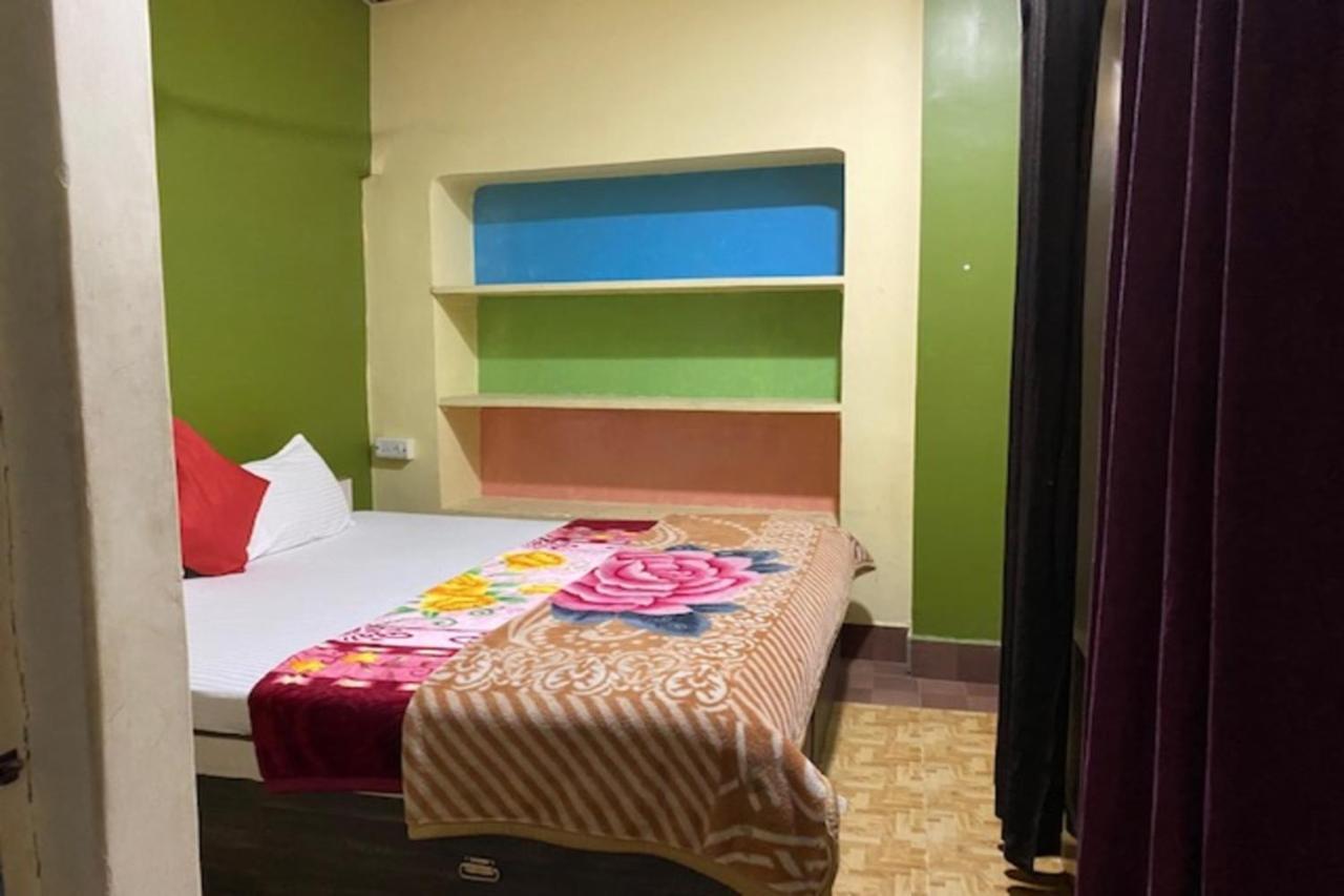 Vagabond Stay Hostel Варанаси Екстериор снимка