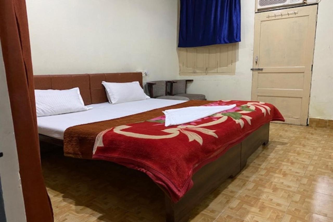 Vagabond Stay Hostel Варанаси Екстериор снимка