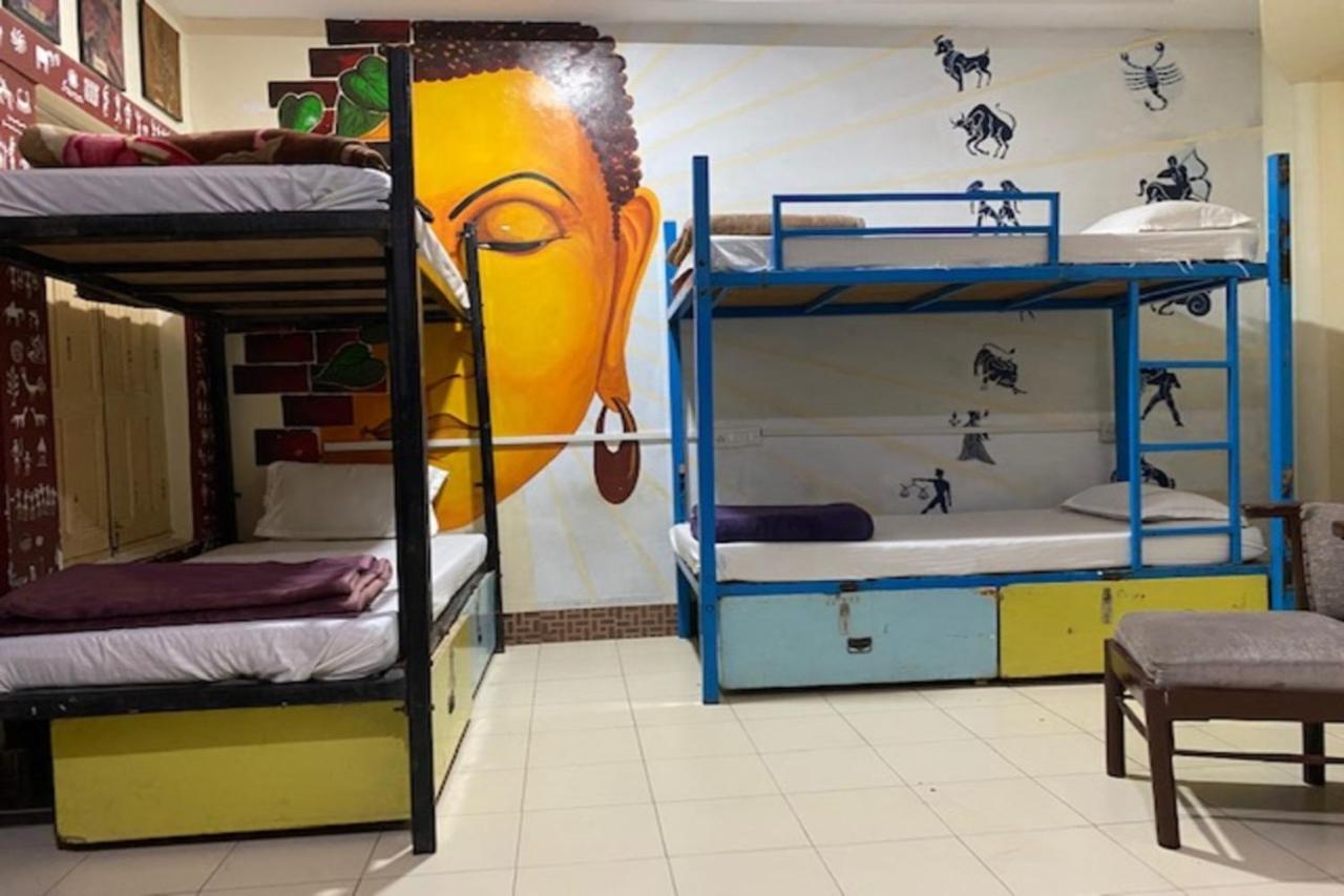 Vagabond Stay Hostel Варанаси Екстериор снимка