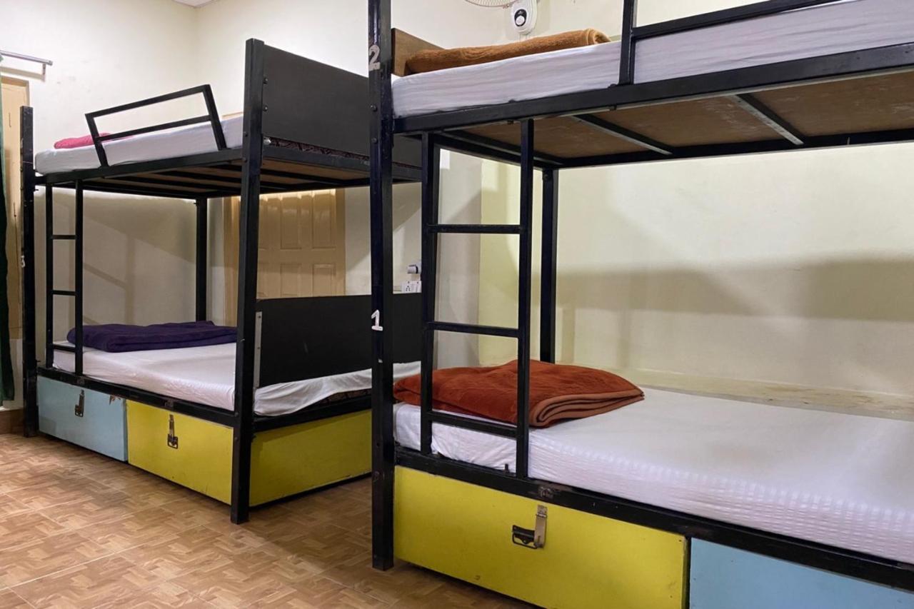 Vagabond Stay Hostel Варанаси Екстериор снимка