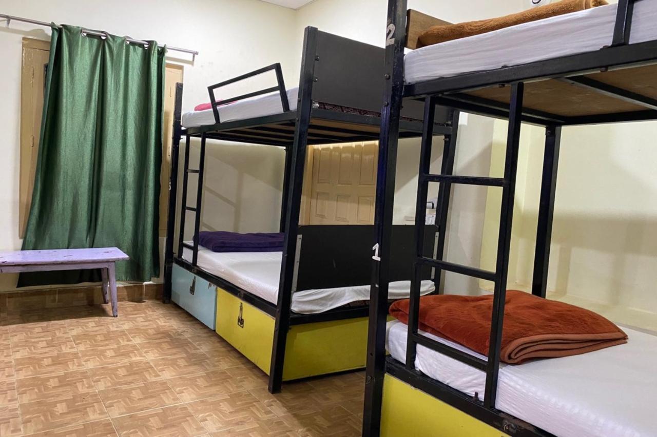 Vagabond Stay Hostel Варанаси Екстериор снимка