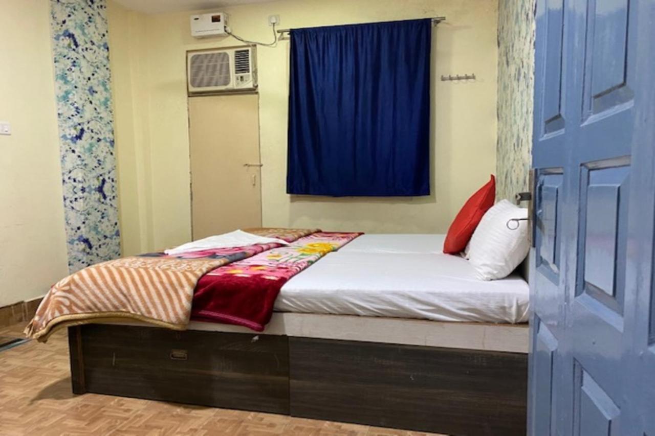 Vagabond Stay Hostel Варанаси Екстериор снимка